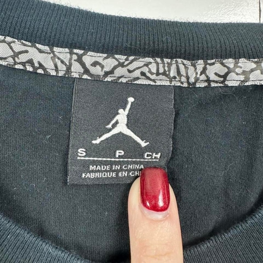 Jordan black and red tee with speckled pocket - Picture 3 of 3